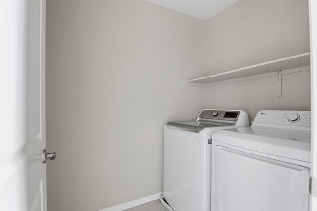 Building Photo - 3158 Molinos Dr