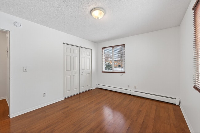 Building Photo - Rosco Apts- 2740