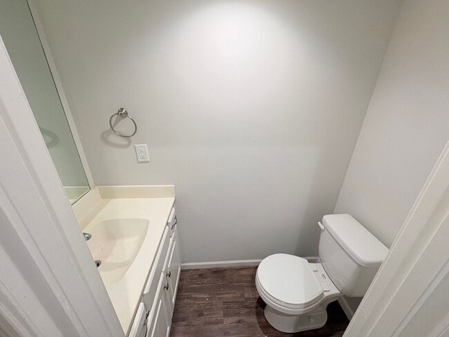 Building Photo - ***MOVE IN SPECIAL*** 3 Bedroom | 2.5 Bath...