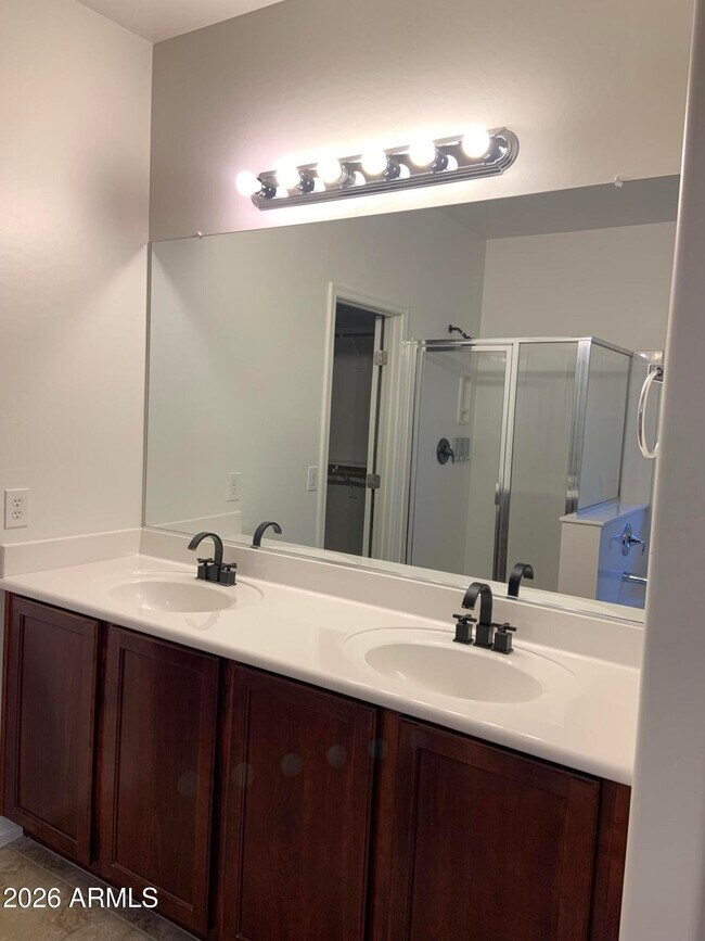 Building Photo - 16770 W Magnolia St