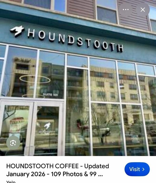 Building Photo - 2401 Manor Rd