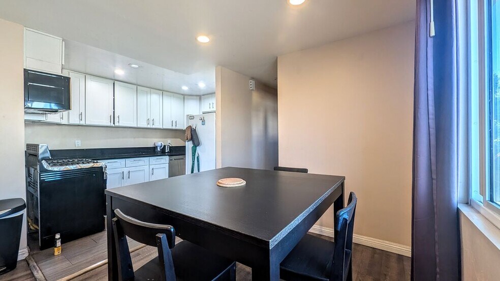 Building Photo - 1299 W 37th Dr