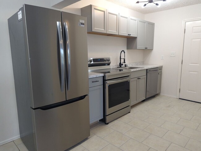 Building Photo - 2015 Duncan Ave