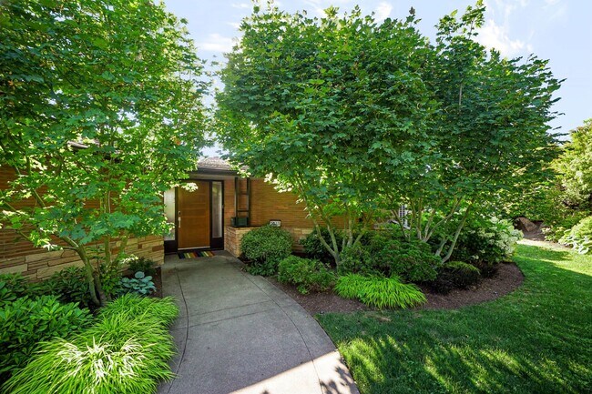 Building Photo - 5615 Princeton Ave NE