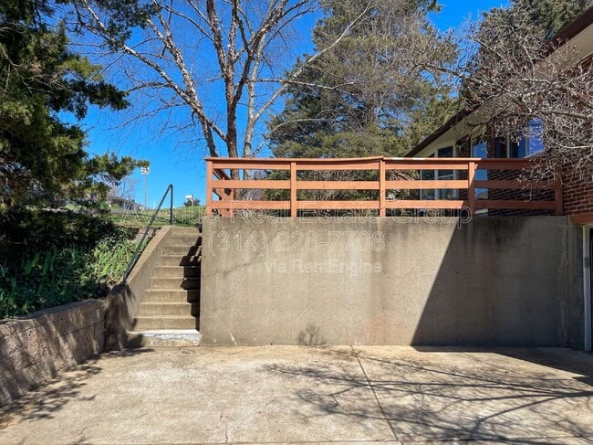 Building Photo - 9854 Las Vegas Dr