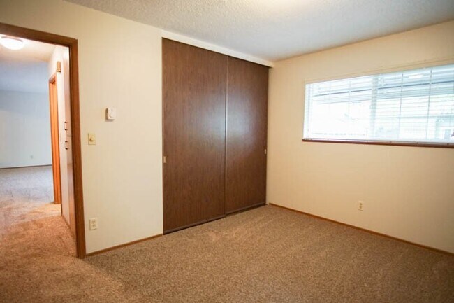 Building Photo - Mid-Century 2-Bedroom in Sullivan's Gulch-...