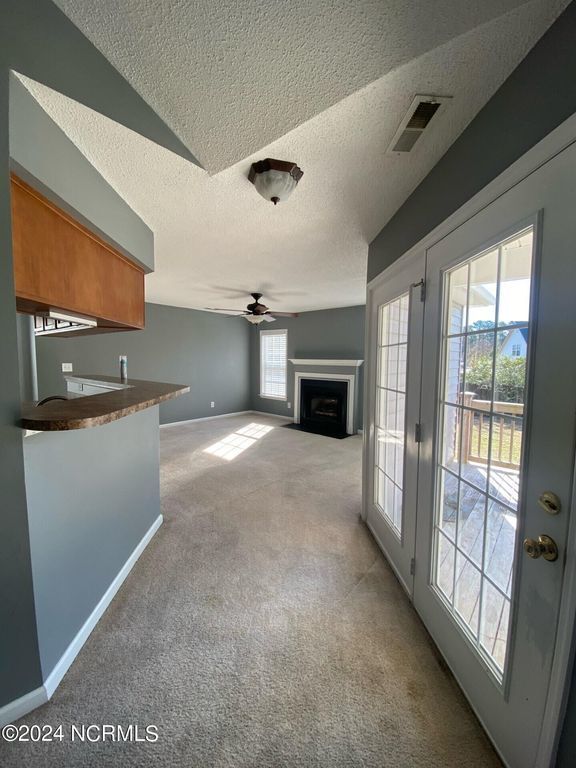 Building Photo - 3 Bedroom, 2 Bath Home - 1204 Huff Dr.