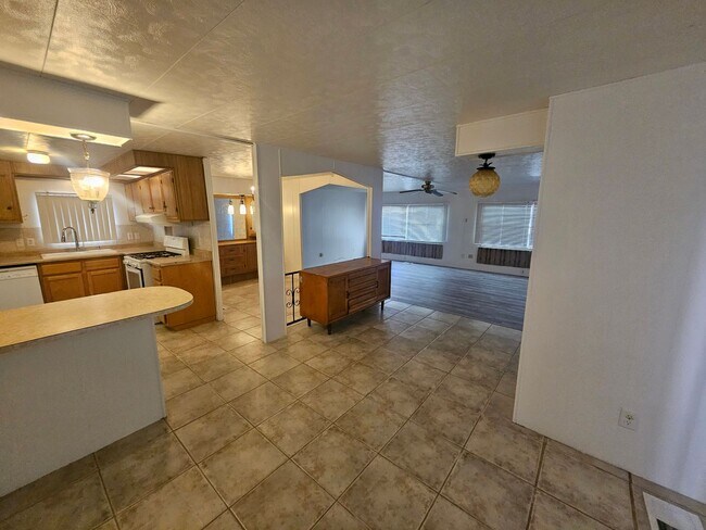 Building Photo - 2 Bedroom Mobile Close to the River