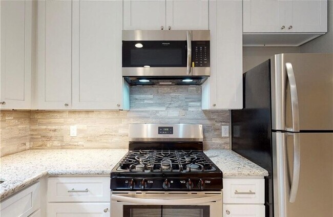 Building Photo - 506 First Street Unit D