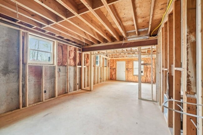 Building Photo - 1600 Spring Arbor Ct