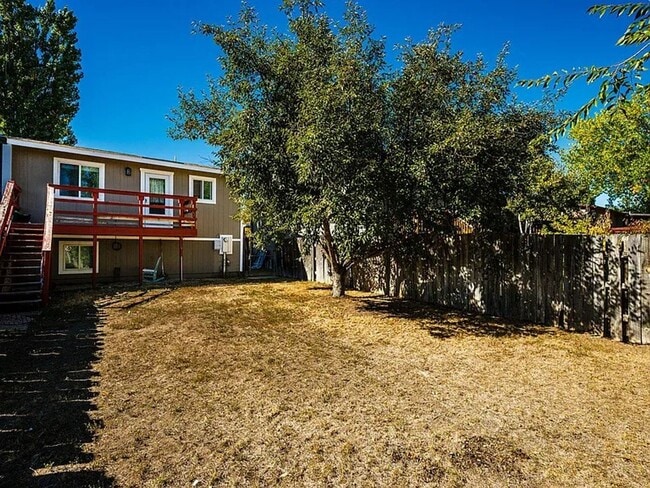 Building Photo - 4 bedroom rental in great neighborhood