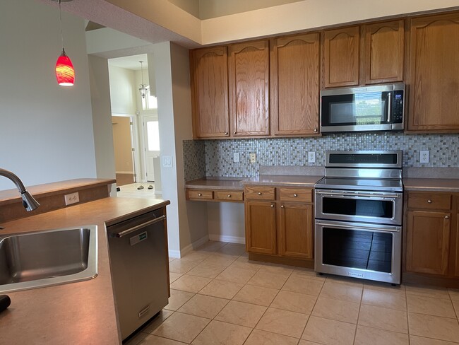 Building Photo - 2038 Cascades Cove Dr