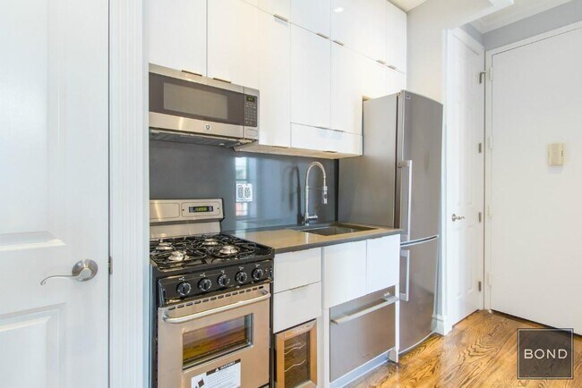 Primary Photo - 202 E 13th St