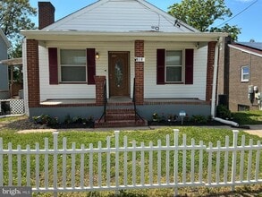 Building Photo - 818 Balsamtree Pl
