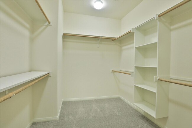 Building Photo - 95 Douvaine Ct