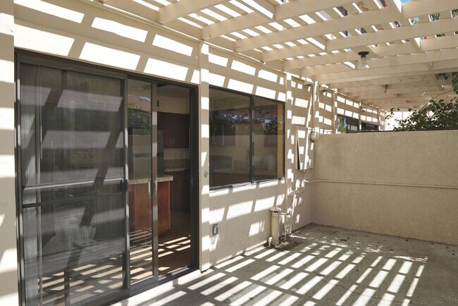 Building Photo - 6087 Montecito Cir