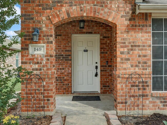 Building Photo - 149 Wandering Dr