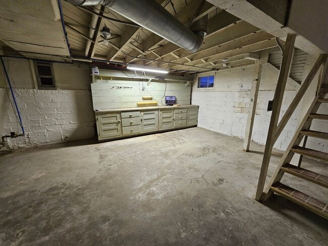 Building Photo - 3 Bedroom, Great SE location, near Mt Vernon Road