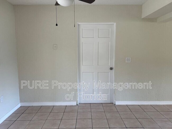 Building Photo - 2205 NE 14th Ave