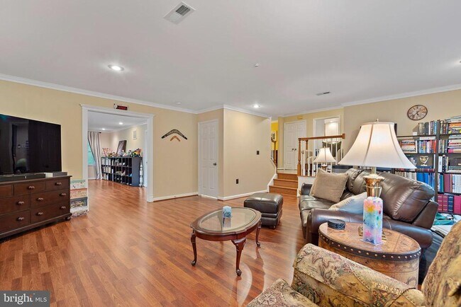 Building Photo - 1719 Larkmeade Dr