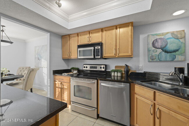 Building Photo - 858 Shoreline Cir