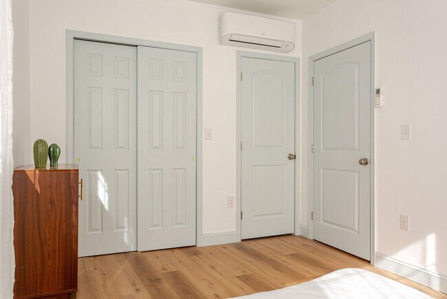 Building Photo - 1384 Ridge Ave