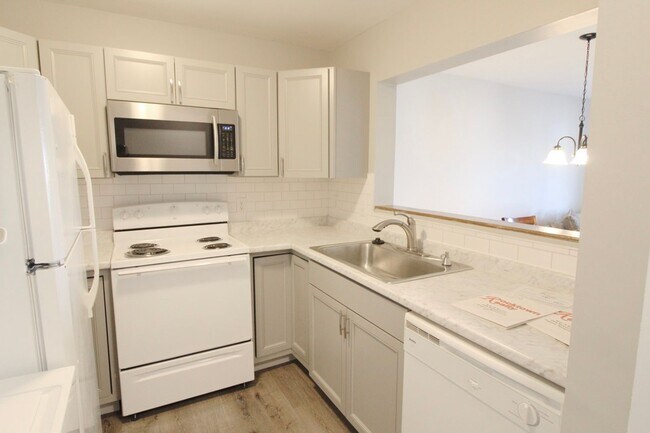 Building Photo - 1380 Hunters Rd
