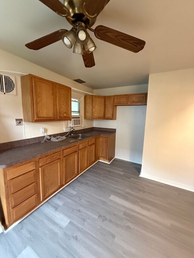 Building Photo - Euclid Single Home