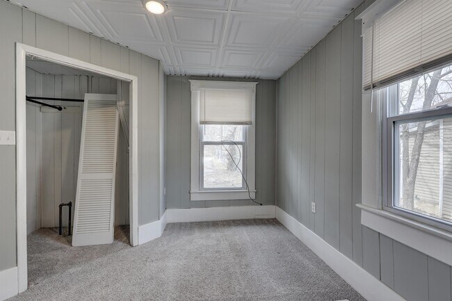 Building Photo - 310 N Jackson Ave