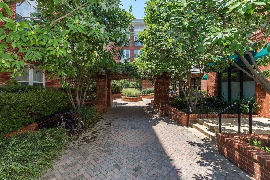 Building Photo - 2665 Prosperity Ave