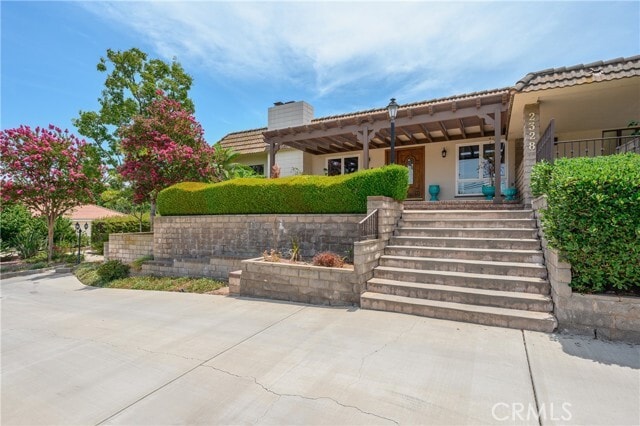 Building Photo - 2328 E Vine Ave