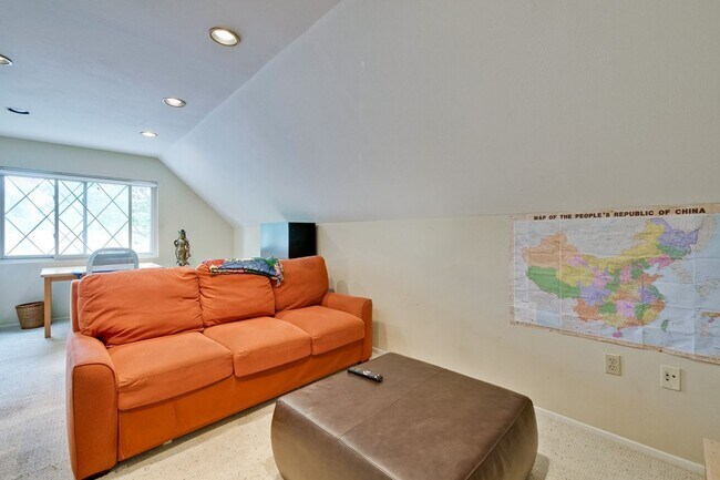 Building Photo - Amazing Midtown Home on a Quiet Cul-de-sac.