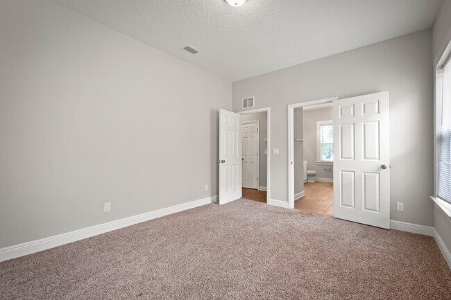 Building Photo - 1945 Redell St