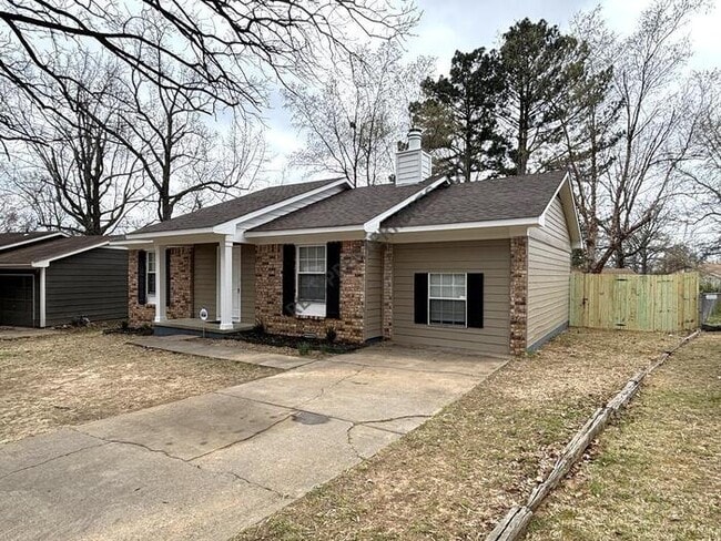 Building Photo - 210 Lonsdale Cir