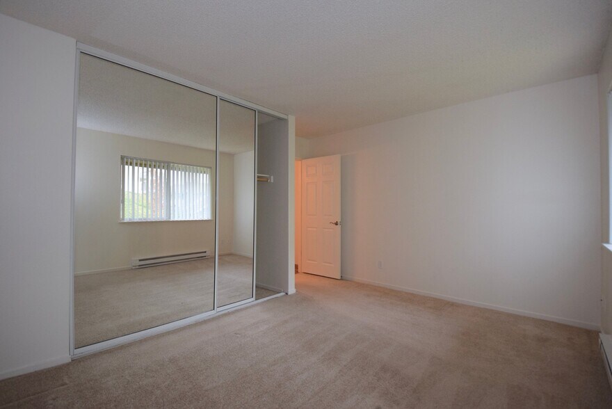 Building Photo - 12375 Mt Jefferson Terrace