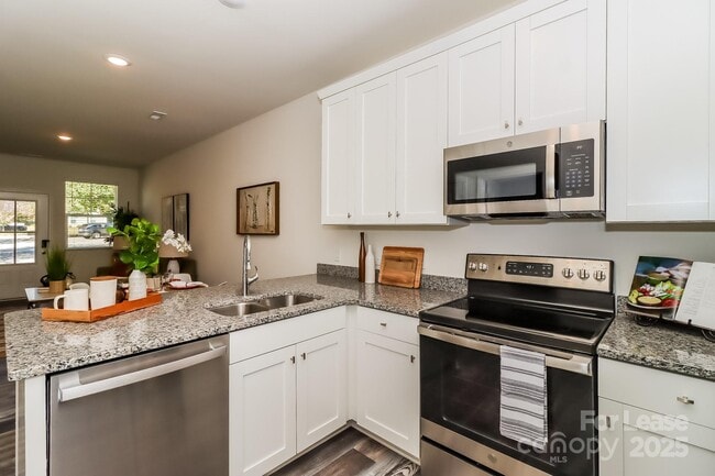 Building Photo - 929 Ranchero St