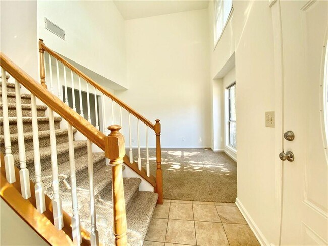 Building Photo - 640 Suwanee Lakes Cir NW