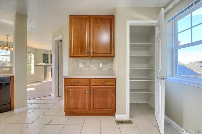 Building Photo - Stunning 3 bedroom townhome!