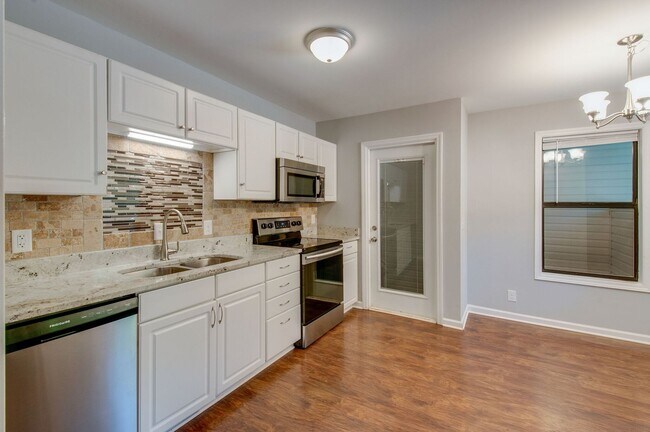 Building Photo - 625 Mercer Dr