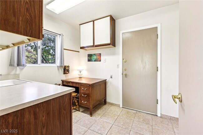 Building Photo - 3013 Sungold Dr