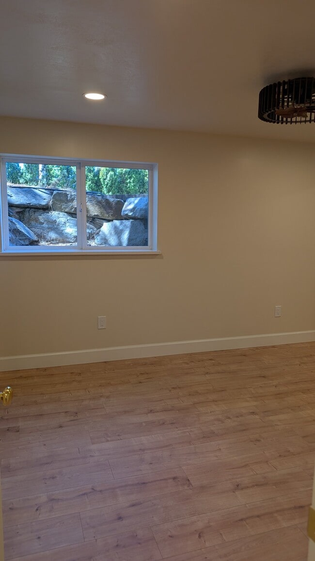 Building Photo - 9302 Sunrise Park Dr