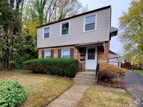 Building Photo - 2 bedroom duplex