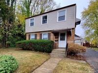 Building Photo - 2 bedroom duplex