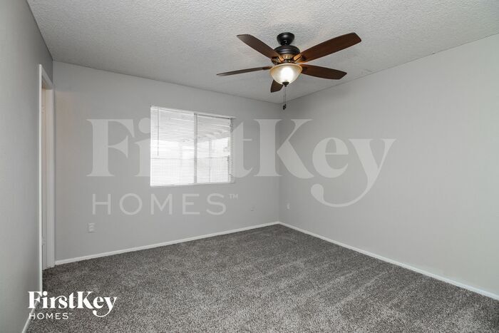 Building Photo - 5909 S Palm Dr