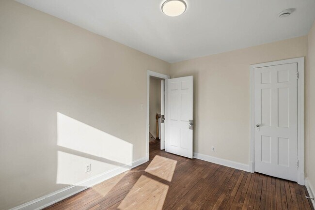 Building Photo - Capitol Hill Townhome | 3 Bed | 2 Bath | 1,350 Sf | Fenced-In Backyard