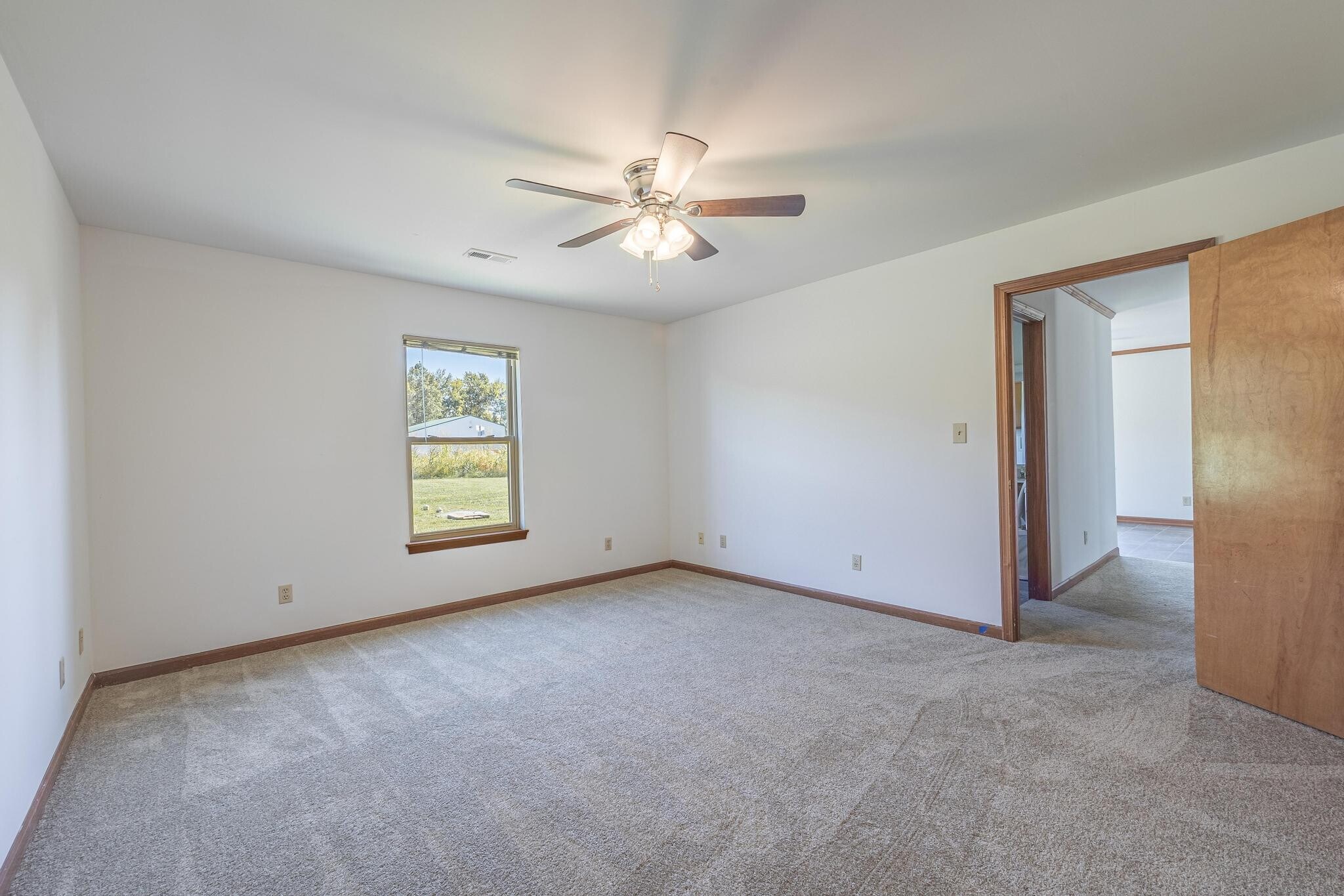 Building Photo - 10896 Oak Blvd