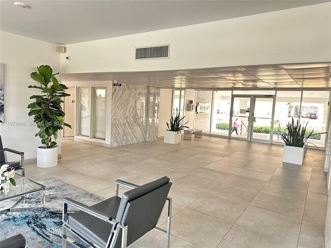 Building Photo - 401 Golden Isles Dr