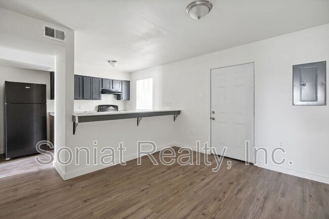 Building Photo - 7760 N Coronet Ct