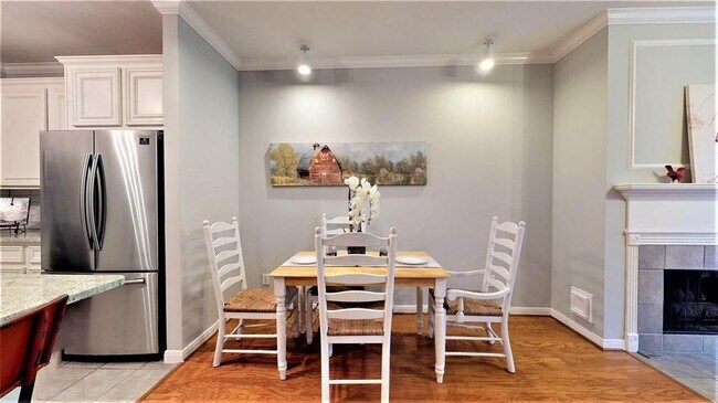 Building Photo - 2104 Gillette St