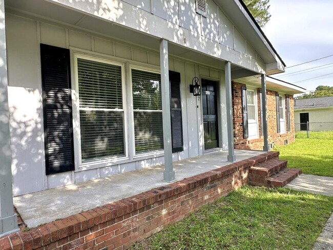 Building Photo - 627 Burgoyne Dr